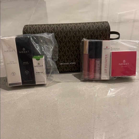 Handbags - BAG 6 — MIXED RETAIL $566